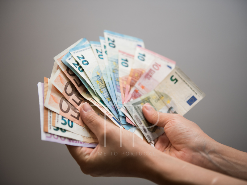 A hand holding several Euro Bank notes