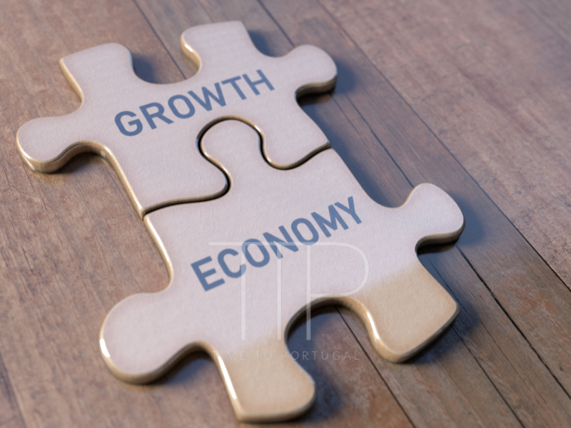 Two puzzle pieces with words Growth and Economy